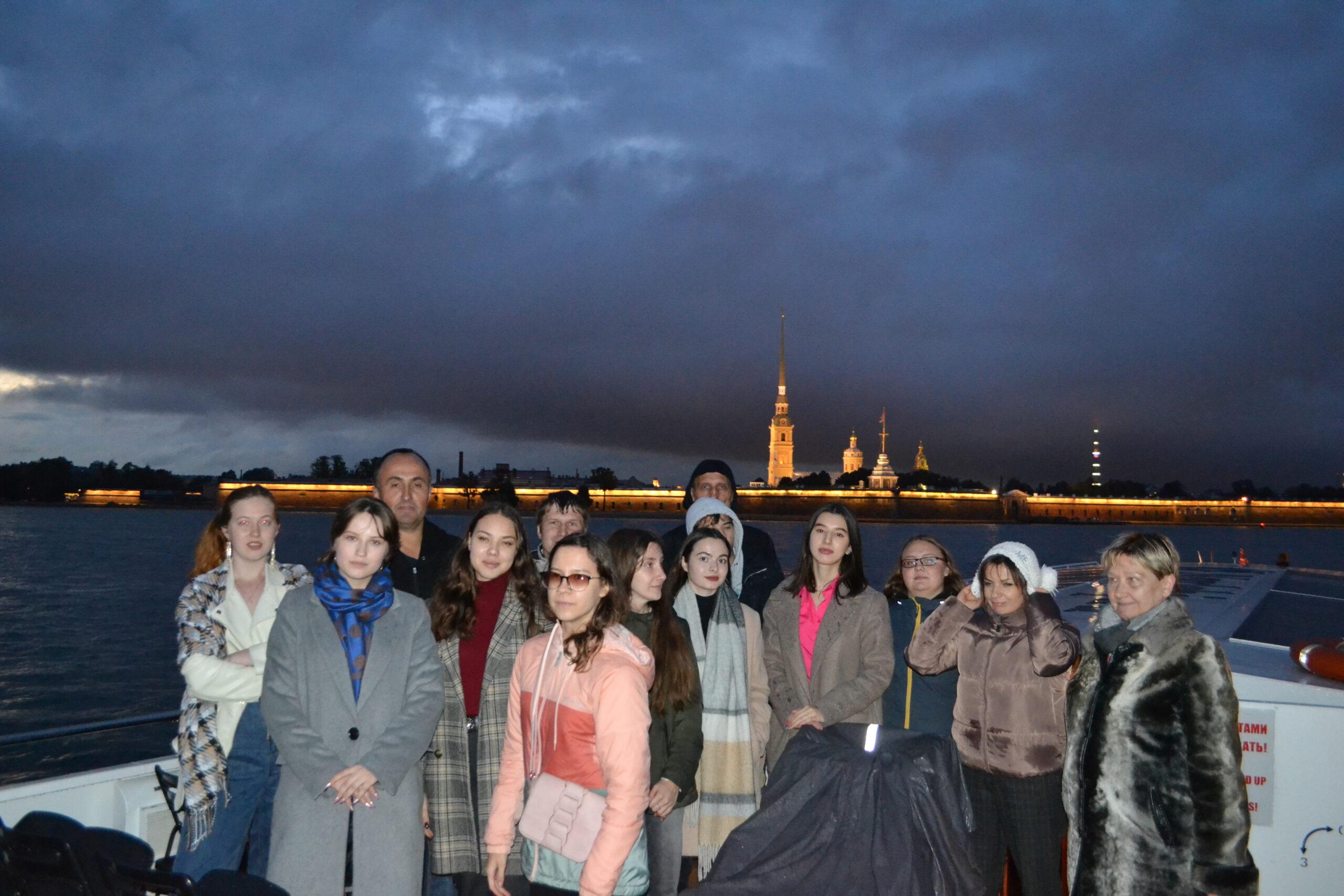 Путешествие по&nbsp;рекам и&nbsp;каналам Санкт-Петербурга