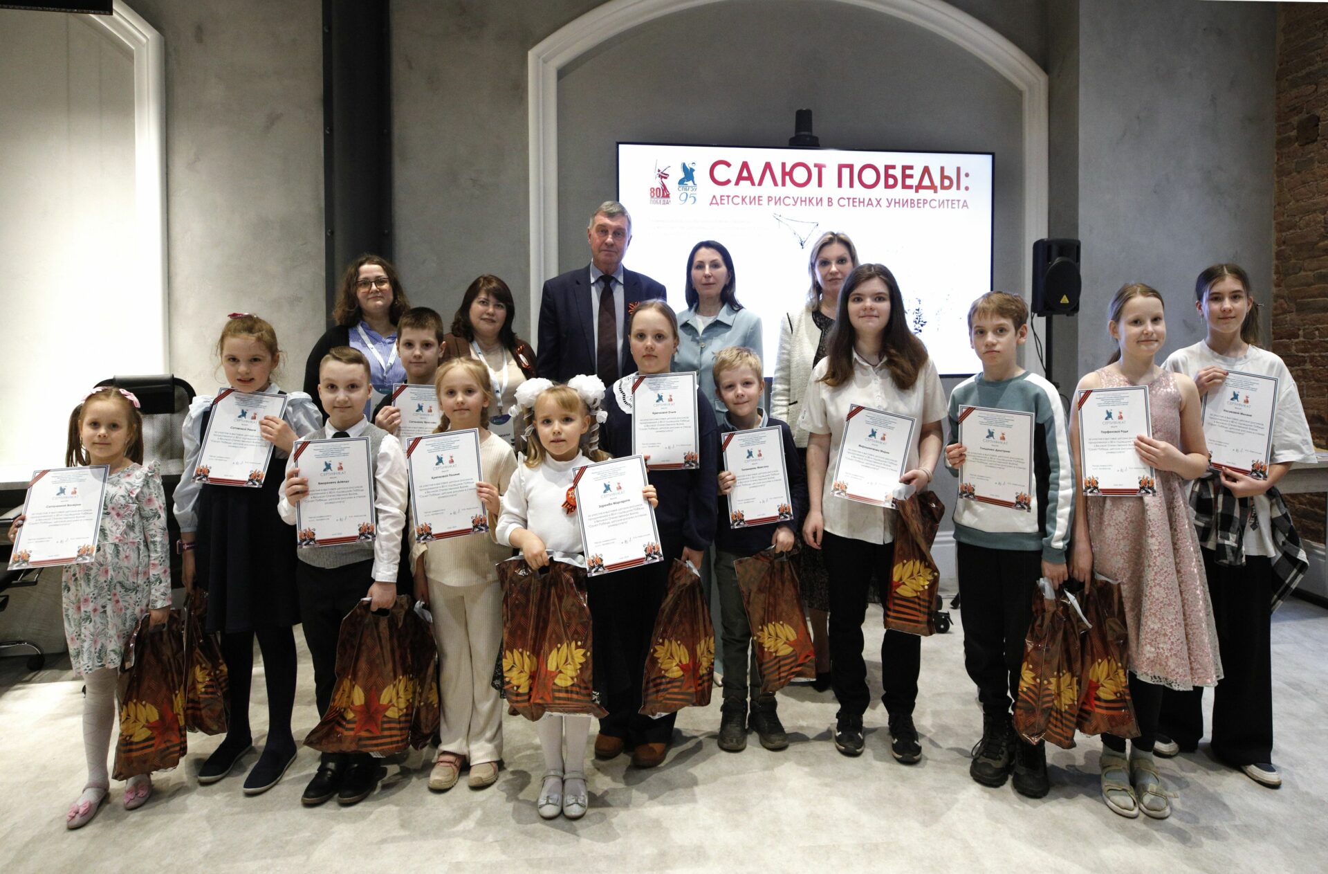 «Салют Победы: детские рисунки в&nbsp;стенах университета»