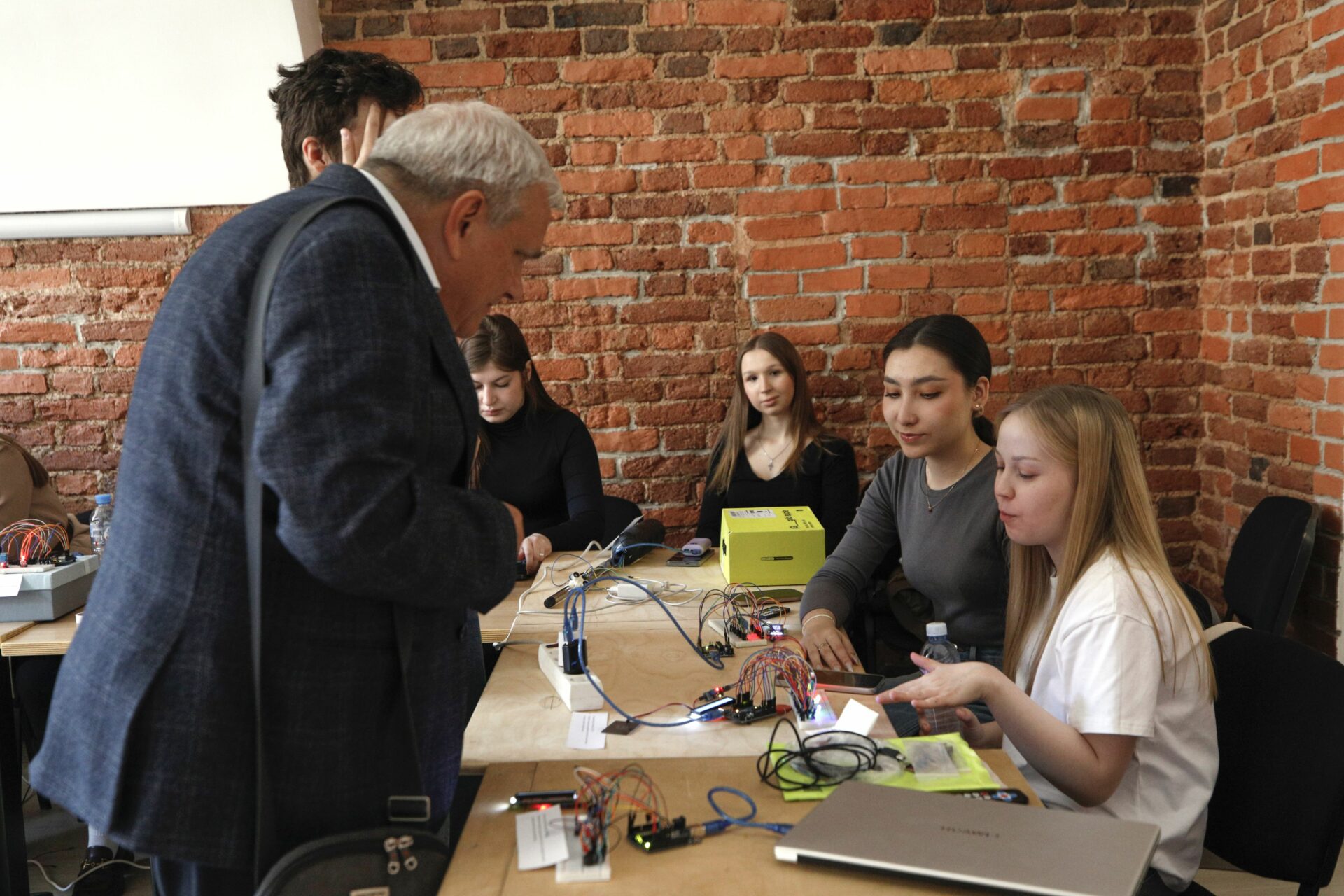 В&nbsp;университете прошла выставка «Цифровая трансформация в&nbsp;работах студентов СПбГЭУ»