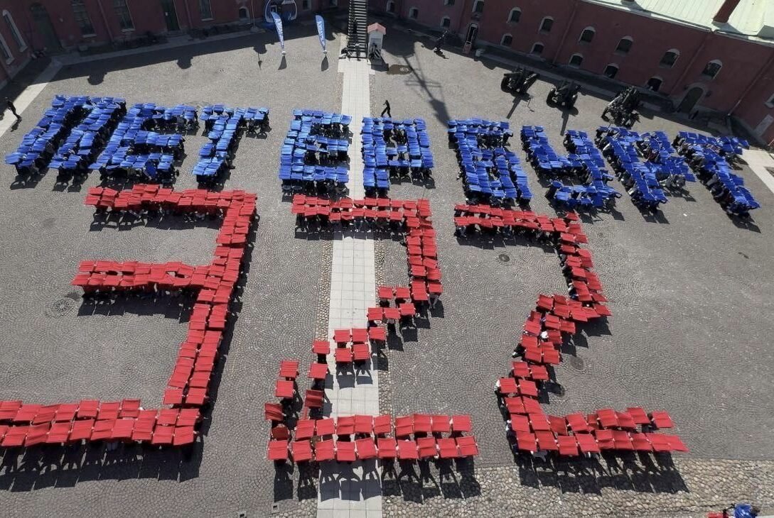 Флешмоб в&nbsp;честь 322-летия Санкт-Петербурга!