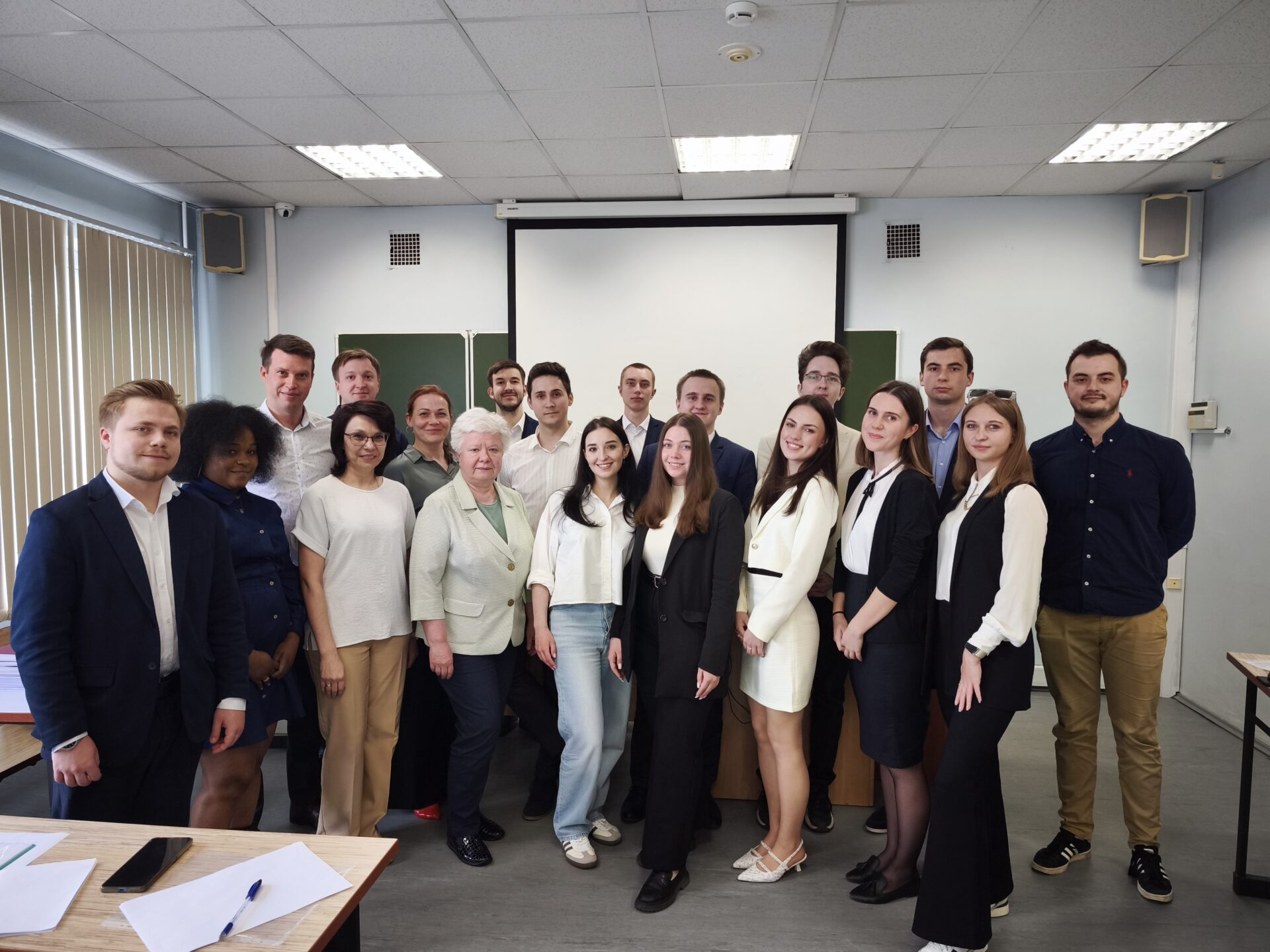 Поздравляем выпускников магистерской программы «Стратегическая логистика и&nbsp;цифровые сервисы»