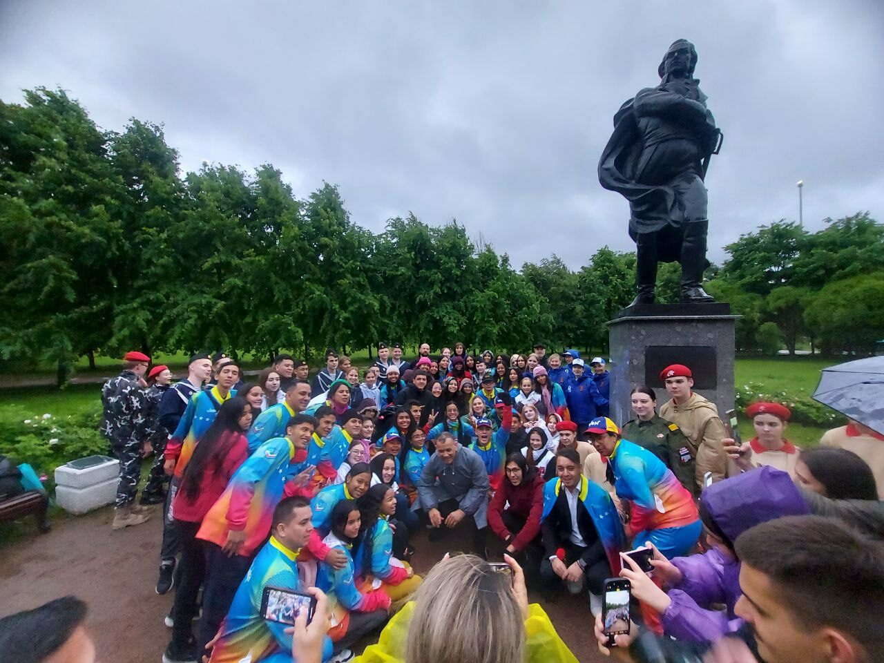 Волонтеры СПбГЭУ сопровождали учащихся из&nbsp;Венесуэлы