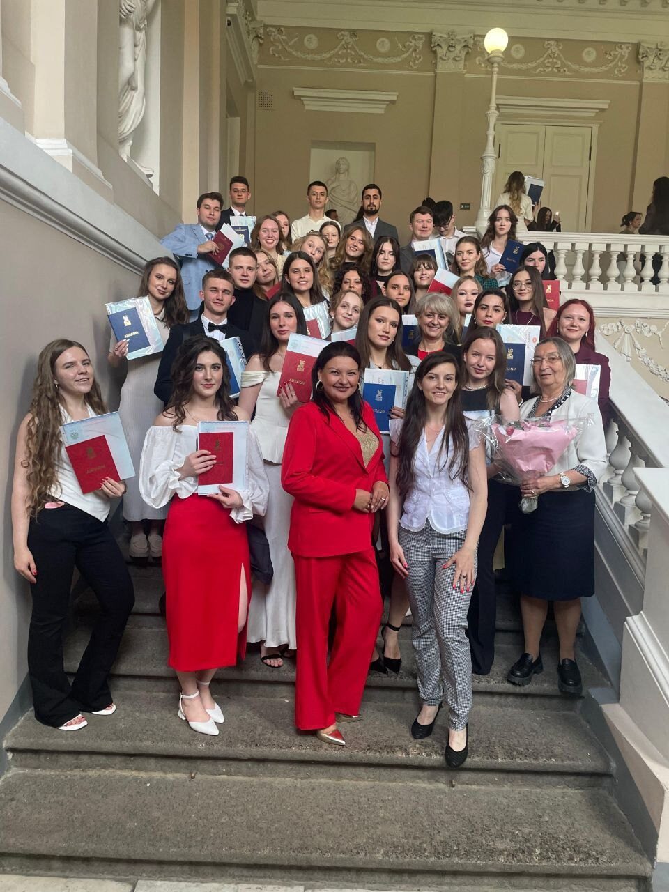 Вручение дипломов бакалавра студентам кафедры бухгалтерского учета и&nbsp;анализа