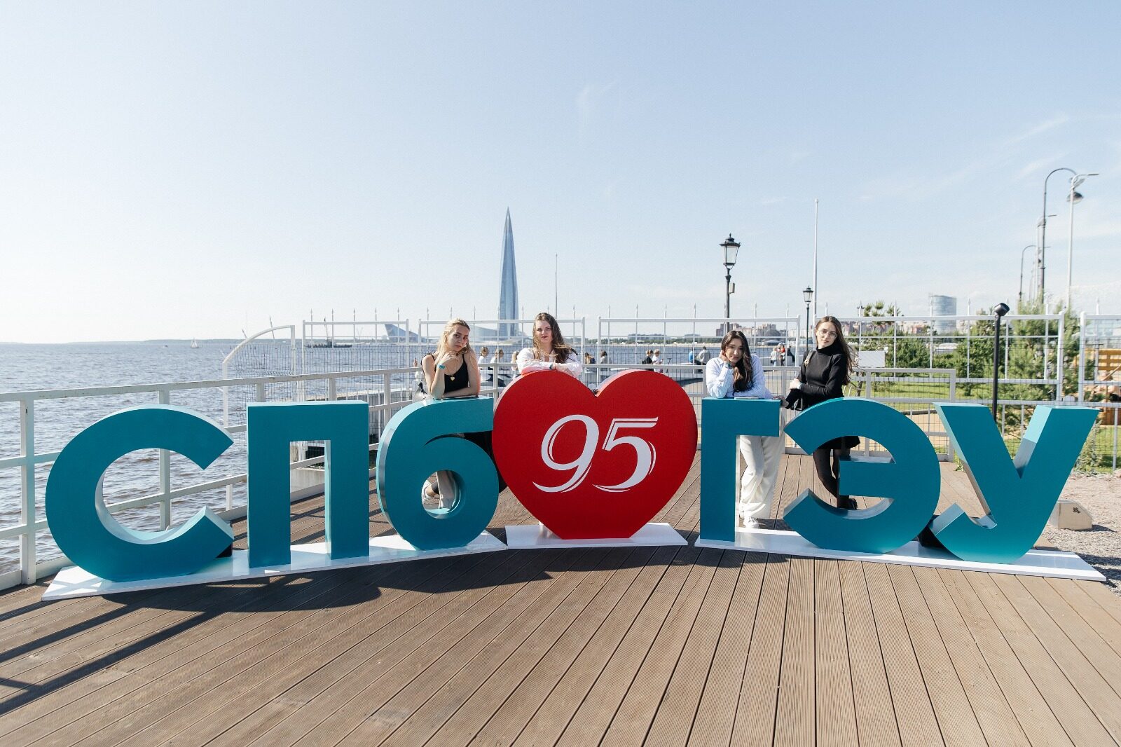 Масштабный Гала-выпускной СПбГЭУ собрал на&nbsp;Флагштоке более 3000 человек