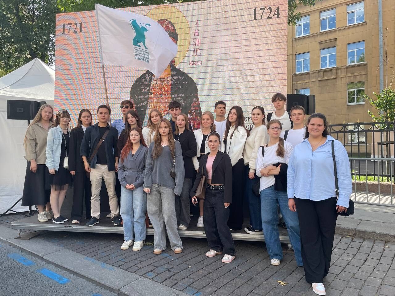 Студенты СПбГЭУ приняли участие в&nbsp;общегородском крестном ходе