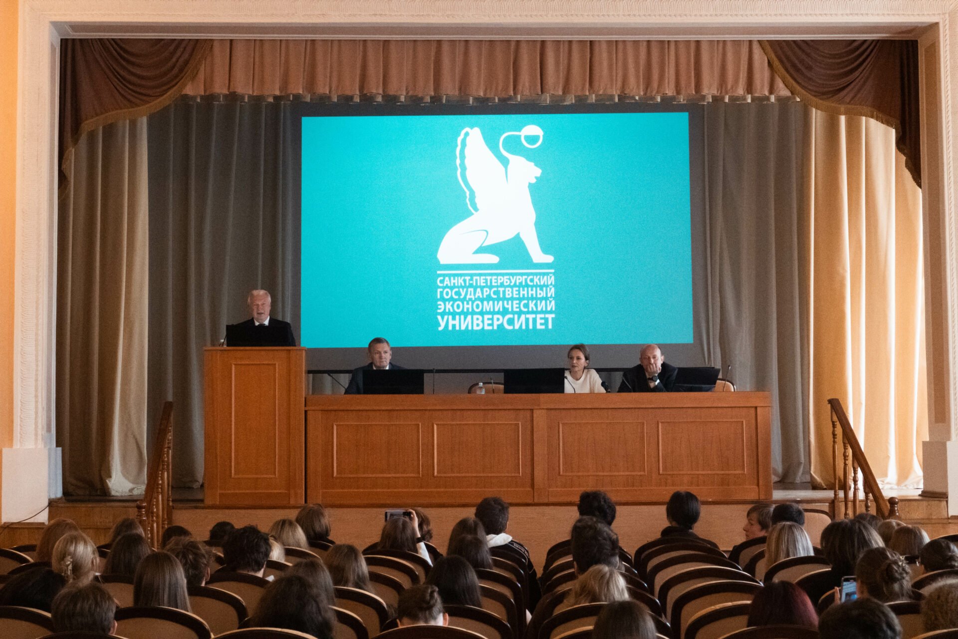 Встреча старост 1&nbsp;курса с&nbsp;администрацией СПбГЭУ