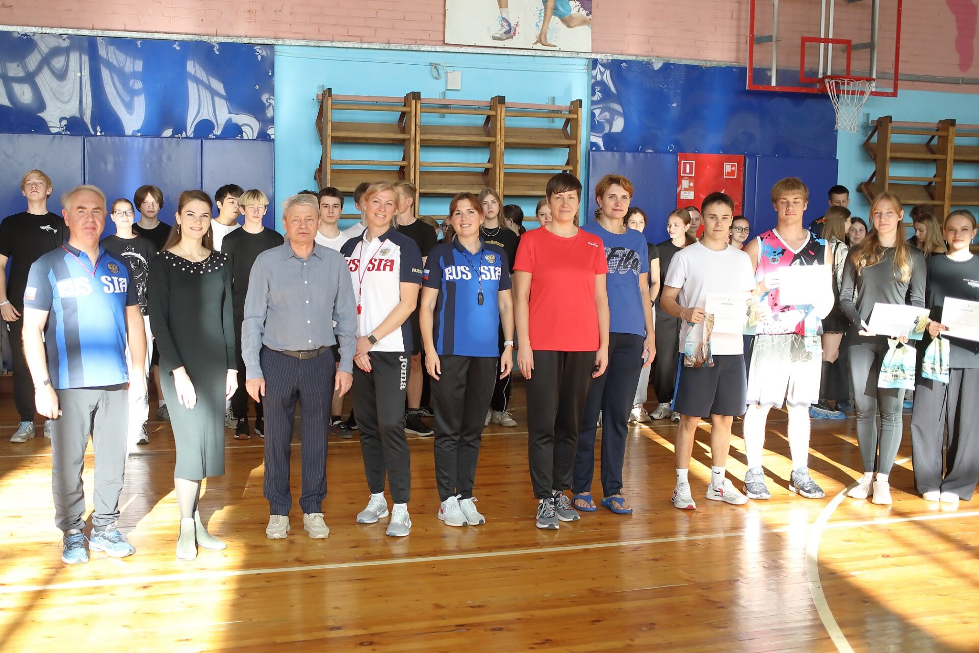 Награждение победителей легкоатлетической эстафеты СПбГЭУ!