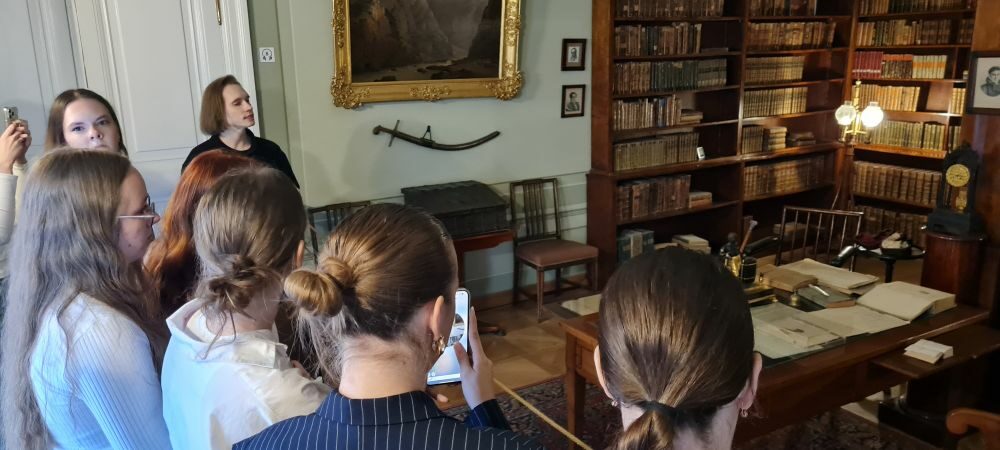 Студенты факультета посетили Музей-квартиру Пушкина