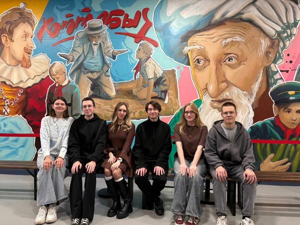 Студенты факультета посетили выставку на&nbsp;«Ленфильме»