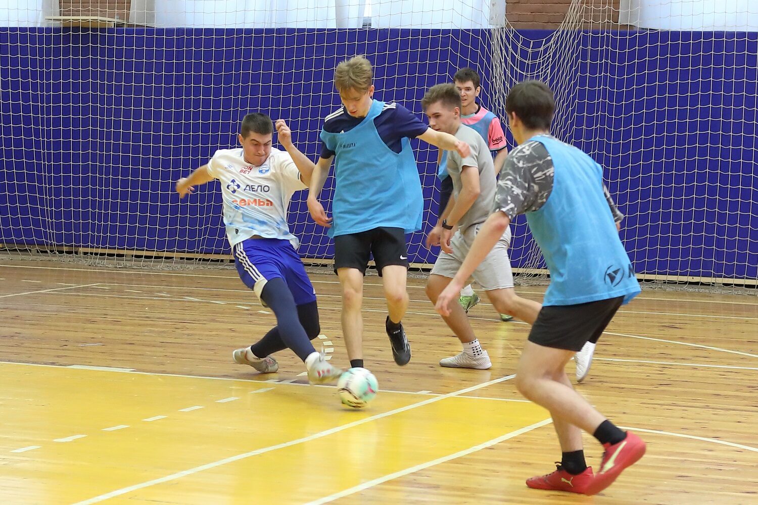 Турнир по&nbsp;мини-футболу продолжается!