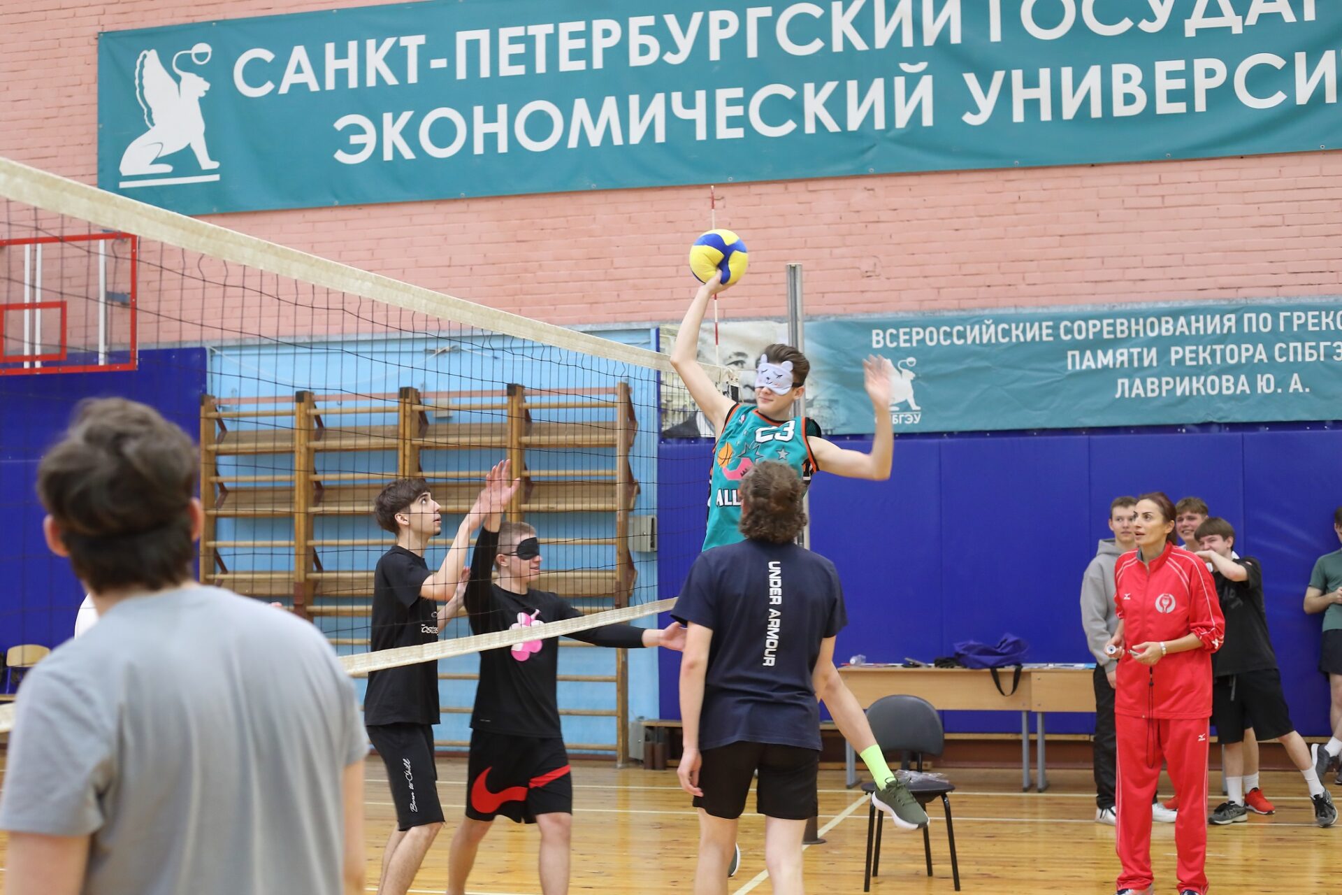 Адаптивный волейбол: открытое занятие в&nbsp;СПбГЭУ