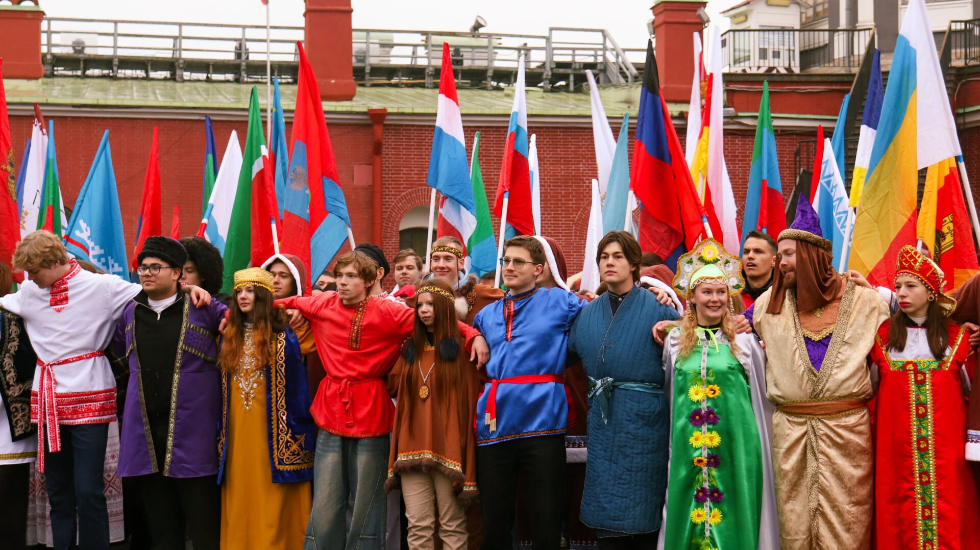 Студенты СПбГЭУ присоединились к&nbsp;патриотической акции в&nbsp;честь Дня народного единства