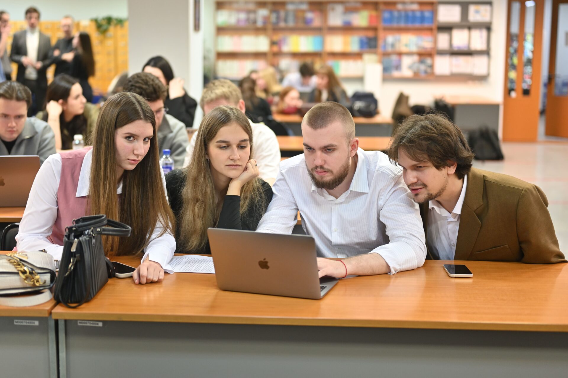 В&nbsp;СПбГЭУ провели первый межвузовский блиц кейс-турнир