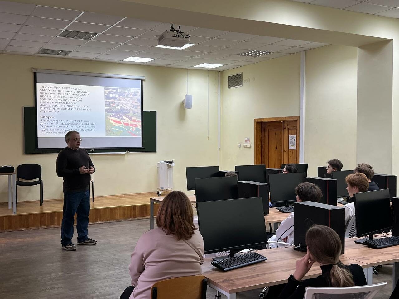 «Постижение хаоса: как изучают международные отношения» —&nbsp;интерактивная презентация для школьников