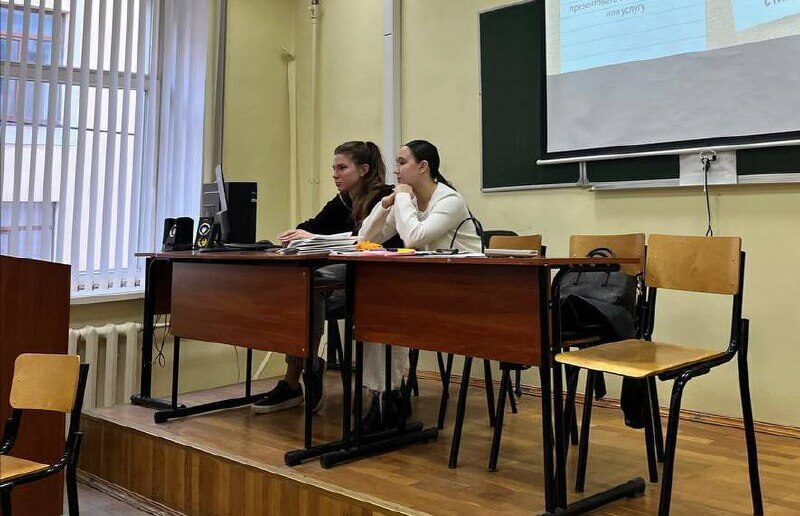 Школьники «Ломоносовской гимназии» познакомились с&nbsp;гуманитарным факультетом СПбГЭУ