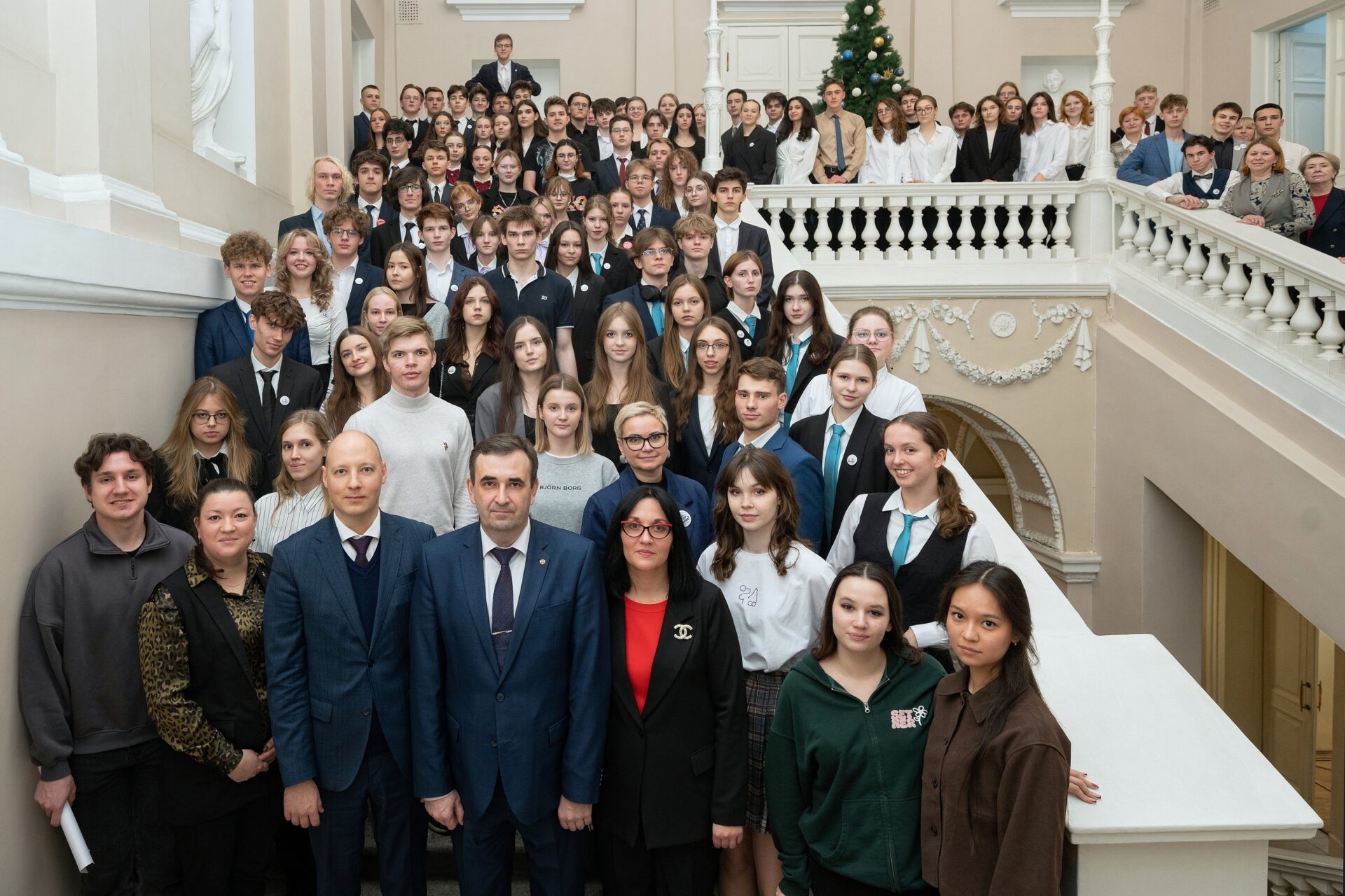 В&nbsp;СПбГЭУ стартовал профориентационный проект «Школа Смольного»