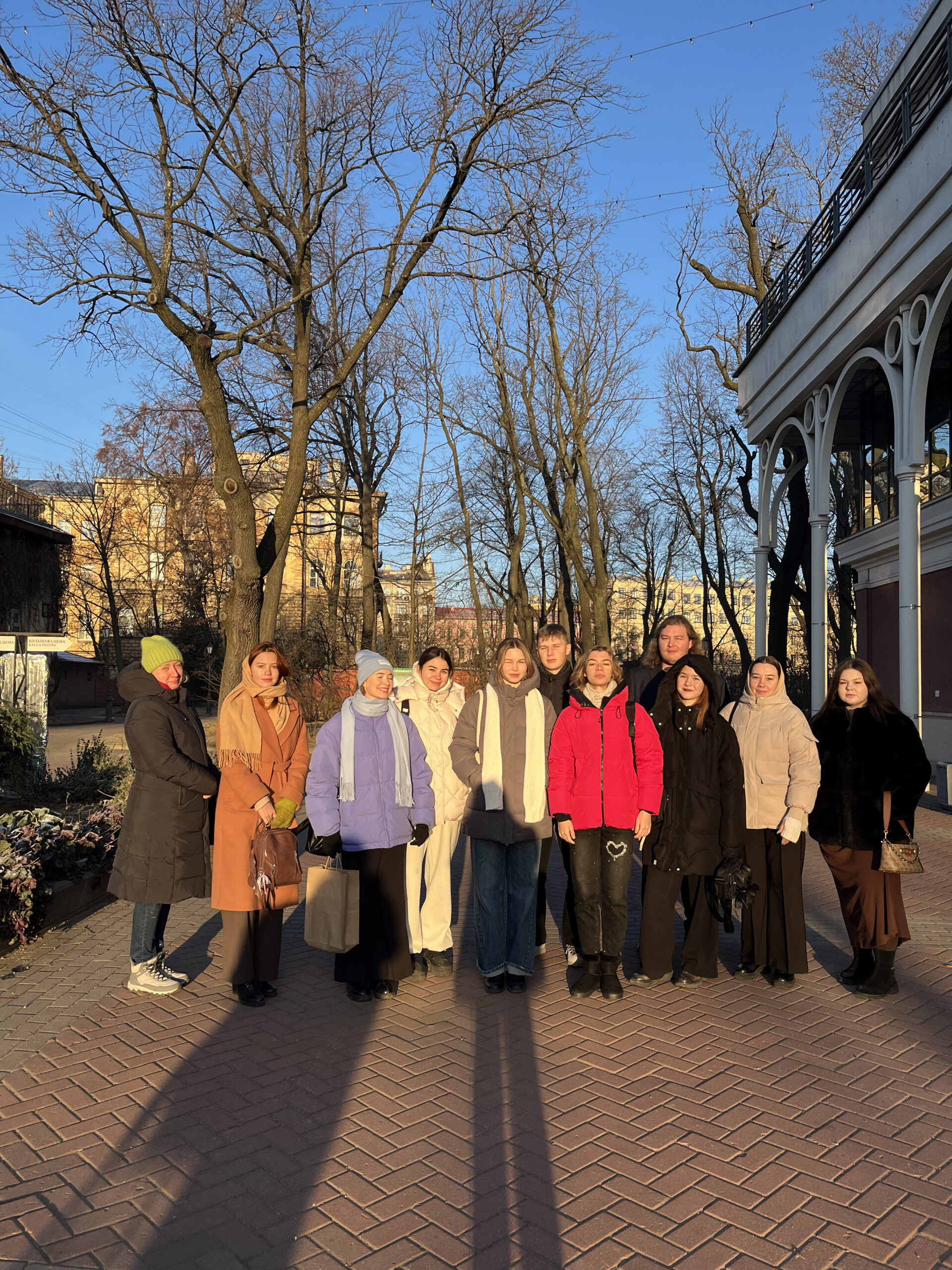 Студенты на&nbsp;экскурсии «Тайны закулисья» в&nbsp;Молодежном театре на&nbsp;Фонтанке 