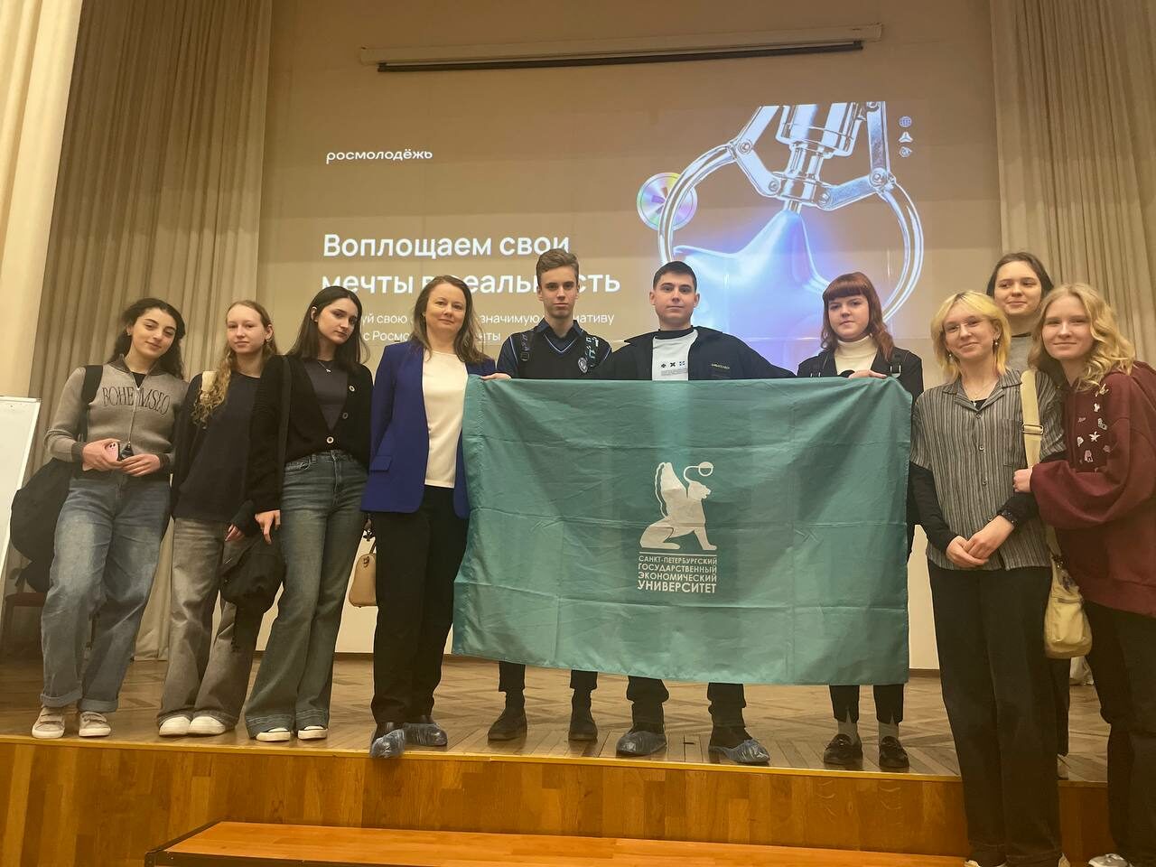 Студент СПбГЭУ — амбассадор Росмолодежи провел встречу со&nbsp;старшеклассниками 